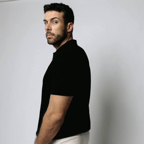 REMERA ABERCROMBIE POLO CON CIERRE NEGRA