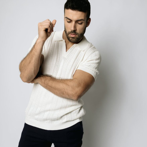 REMERA ABERCROMBIE JOHNNY COLLAR MARFIL