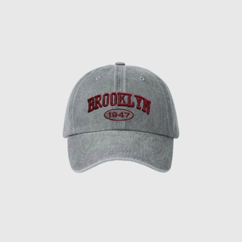 GORRA AH LAVADO GRIS BROOKLYN LETRA BORDO