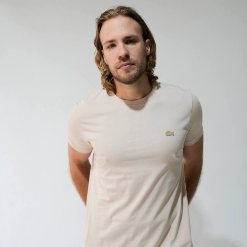 REMERA LACOSTE CUELLO REDONDO PARIS BEIGE