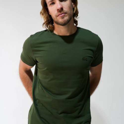 REMERA LACOSTE CUELLO REDONDO PARIS VERDE OLIVA