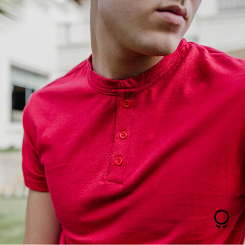 REMERA LIBERATO BASICS HENLEY ROJA