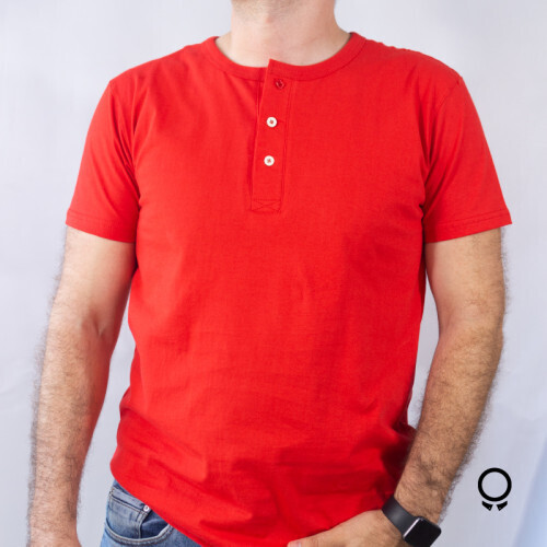 REMERA LIBERATO BASICS HENLEY ROJA