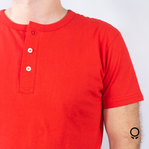 REMERA LIBERATO BASICS HENLEY ROJA