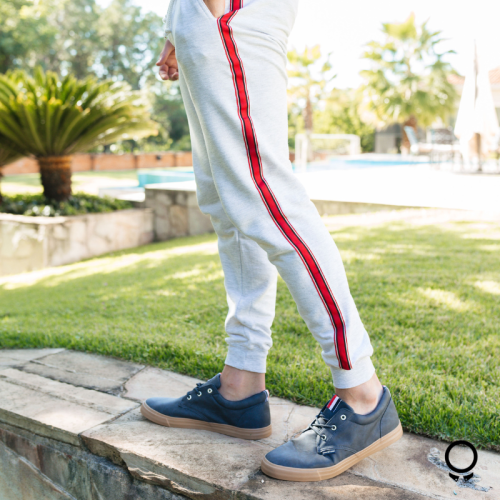 JOGGER LIBERATO BASICS GRIS CLARO CINTA ROJA