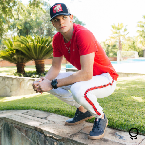 JOGGER LIBERATO BASICS GRIS CLARO CINTA ROJA