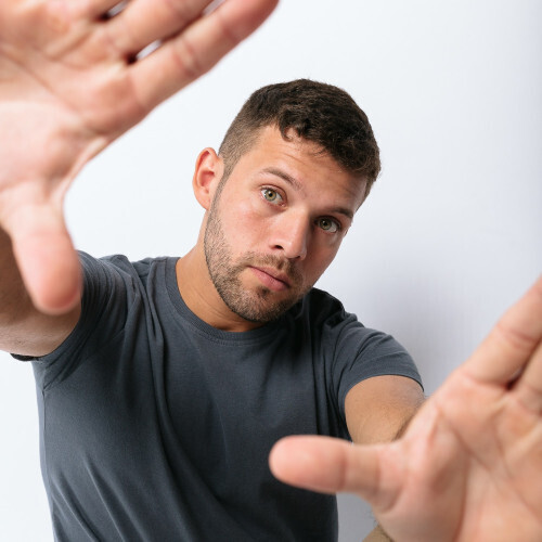 REMERA LIBERATO BASICS REGULAR FIT GRIS