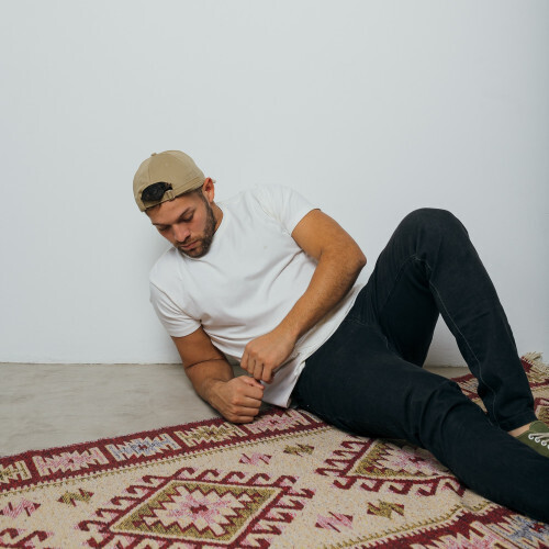 REMERA LIBERATO BASICS PREMIUM TEE BLANCA