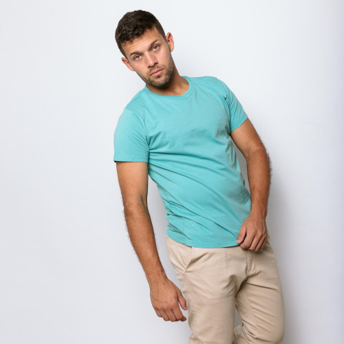 REMERA LIBERATO BASICS REGULAR FIT CELESTE