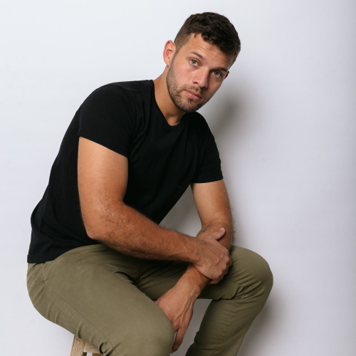 REMERA LIBERATO BASICS REGULAR FIT NEGRA