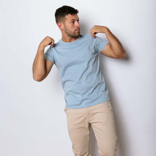 REMERA LIBERATO BASICS REGULAR FIT CELESTE