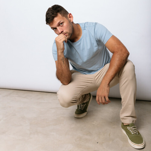 REMERA LIBERATO BASICS REGULAR FIT CELESTE