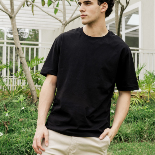 REMERA BOXY FIT PREMIUM 250GSM LIBERATO BASICS NEGRA