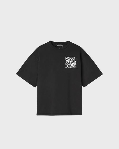 REMERA OVERSIZE LIBERATO BASICS NEGRA  DO YOU KNOW WHO YOU ARE