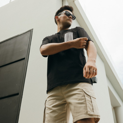 REMERA OVERSIZE PREMIUM 250 GSM LIBERATO BASICS  NEGRA MOTION