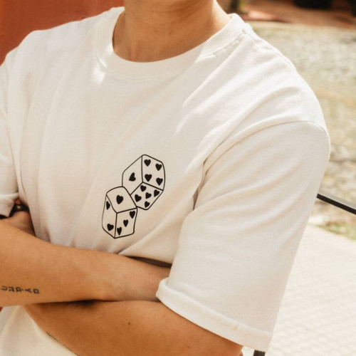 REMERA OVERSIZE PREMIUM 250 GSM LIBERATO BASICS  MARFIL  FEELING LUCKY