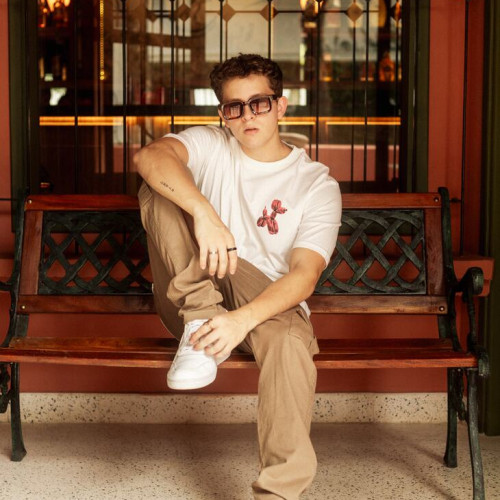 REMERA LIBERATO BASICS OVERSIZE PREMIUM 250 GSM MARFIL BALLON DOG