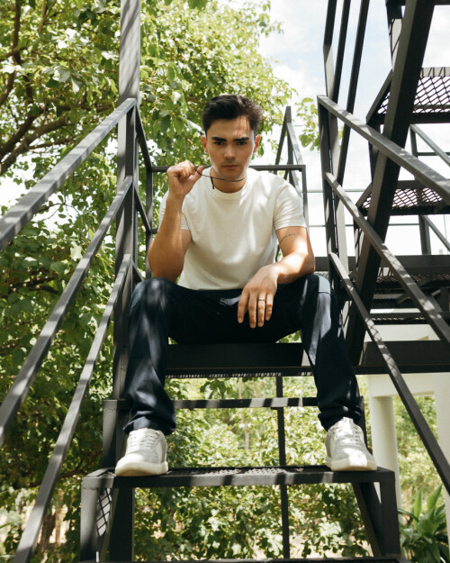 REMERA LIBERATO BASICS OVERSIZE MARFIL