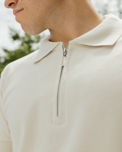 REMERA LIBEARTO BASICS CUELLO POLO BEIGE CON CIERRE