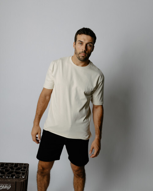 REMERA LIBERATO BASICS OVERSIZE BEIGE