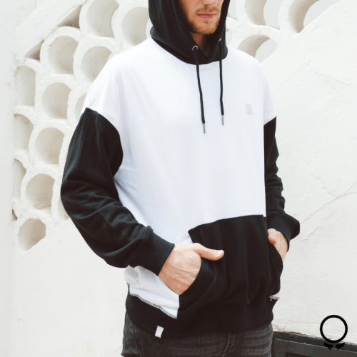 HOODIE N+ CON RECORTES BLANCO Y NEGRO