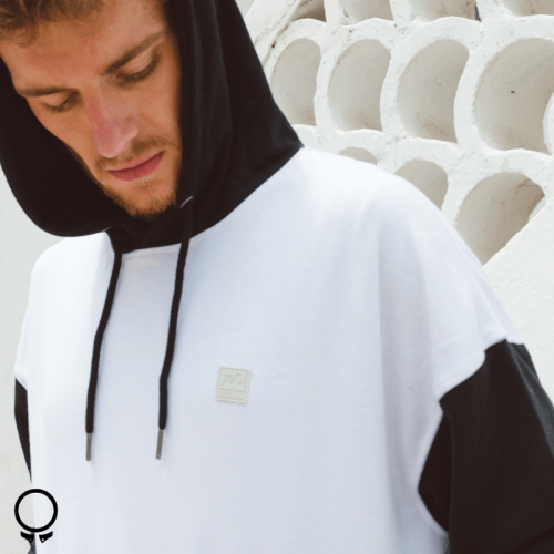 HOODIE N+ CON RECORTES BLANCO Y NEGRO