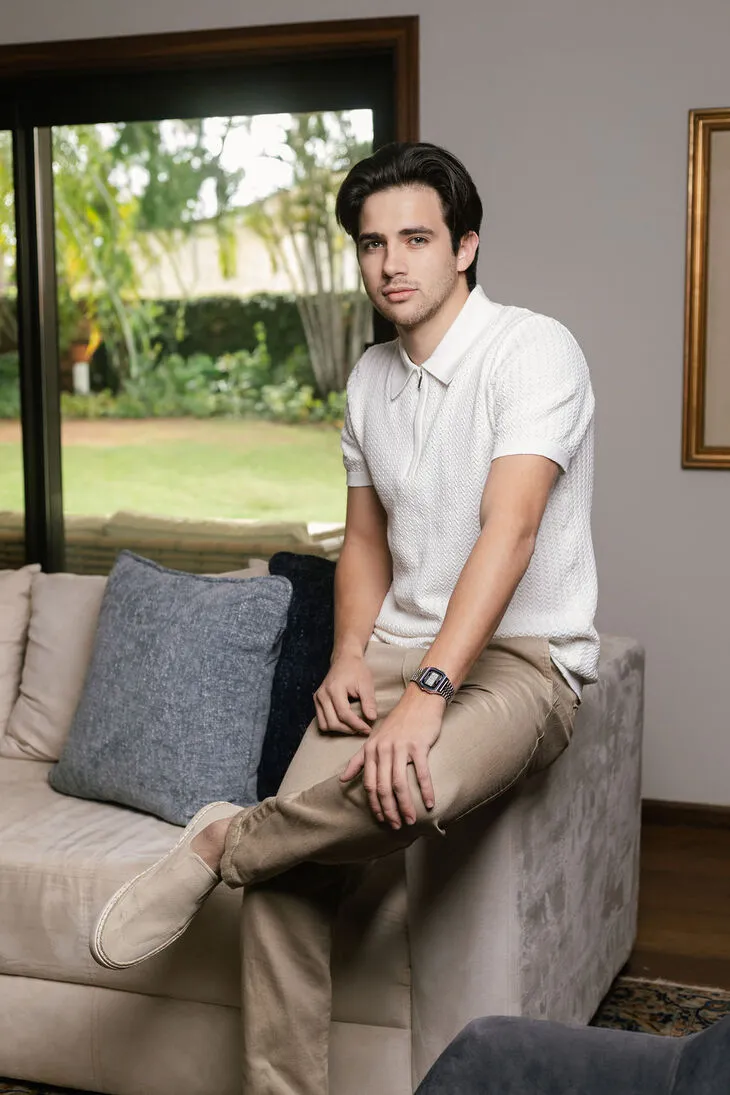 REMERA ABERCROMBIE POLO CON CIERRE MARFIL