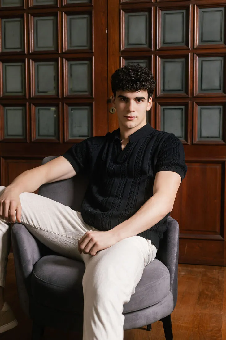 REMERA ABERCROMBIE JOHNNY COLLAR NEGRA