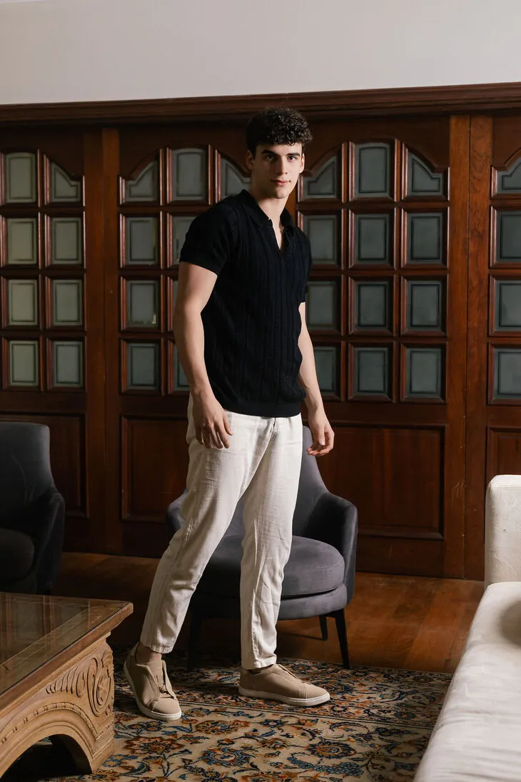 REMERA ABERCROMBIE JOHNNY COLLAR NEGRA
