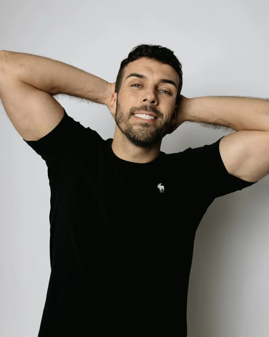 REMERA ABERCROMBIE REGULAR FIT NEGRA