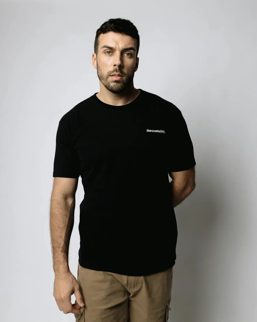 REMERA ABERCROMBIE OVERSIZE NEGRA