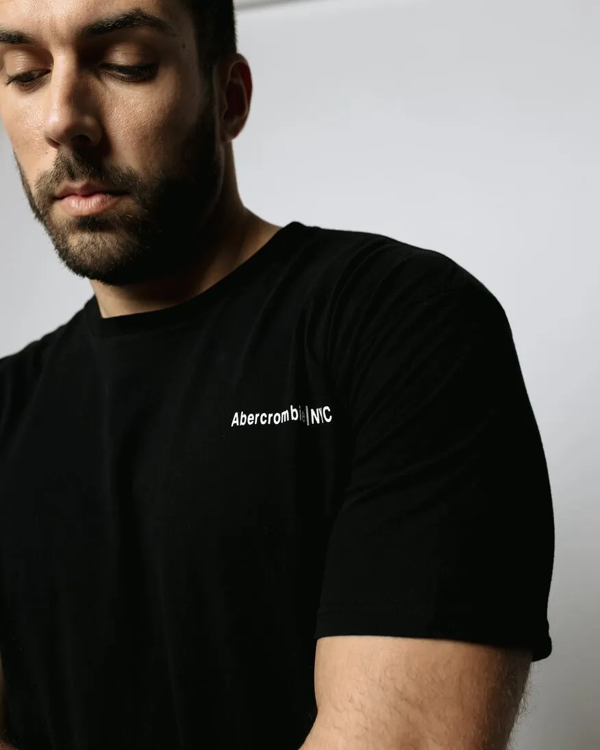 REMERA ABERCROMBIE OVERSIZE NEGRA