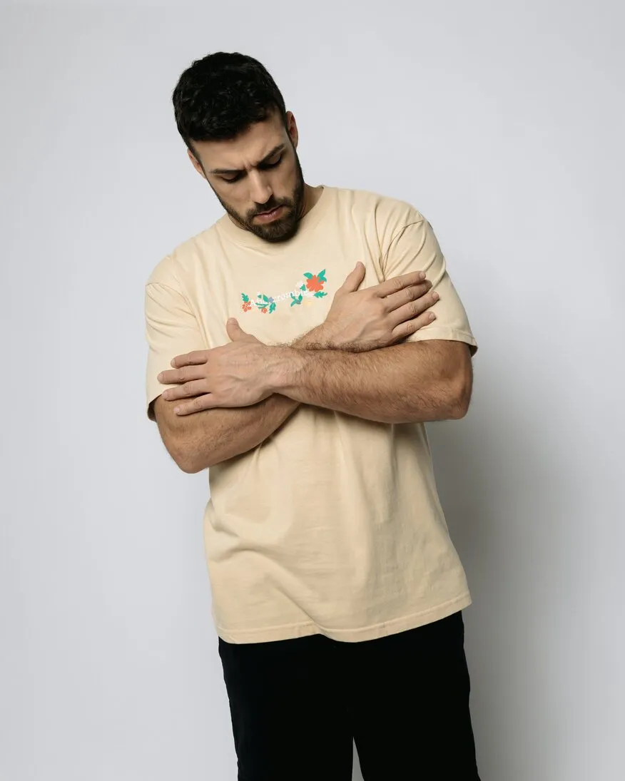 REMERA ABERCROMBIE OVERSIZE FLOWERS BEIGE