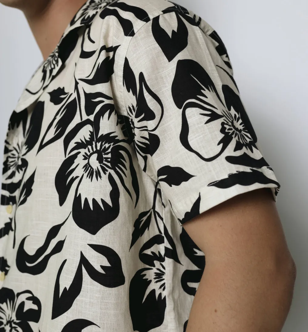 CAMISA LIBERATO PLAYERA BLANCA FLOREADA
