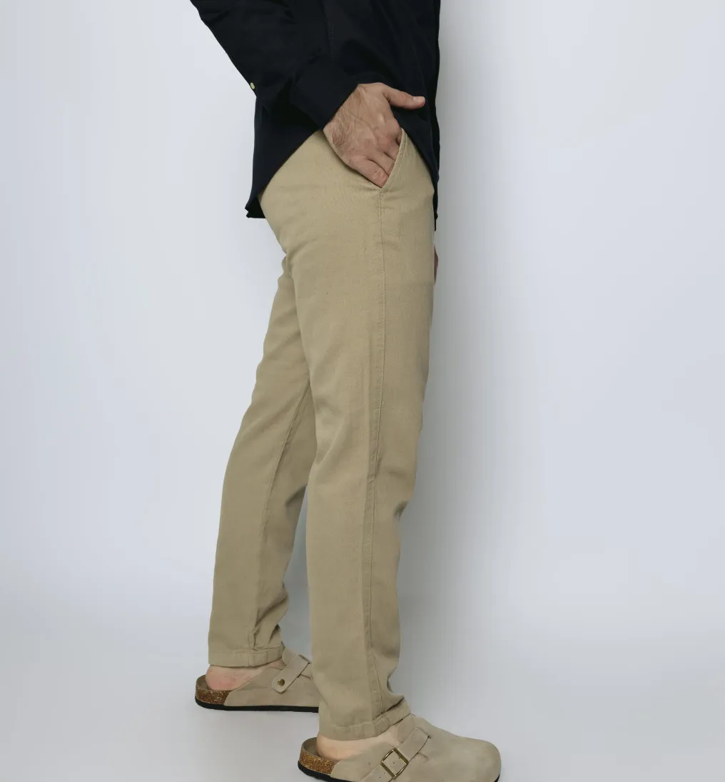 PANTALON LIBERATO BASICS CON GOMA KAKHI