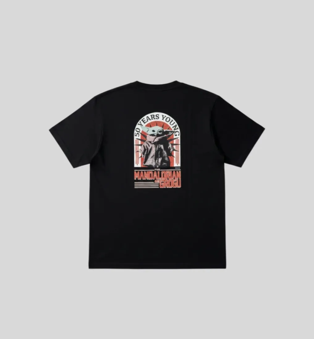 REMERA LIBERATO OVERSIZE NEGRA THE MANDALORIAN AND GROGU