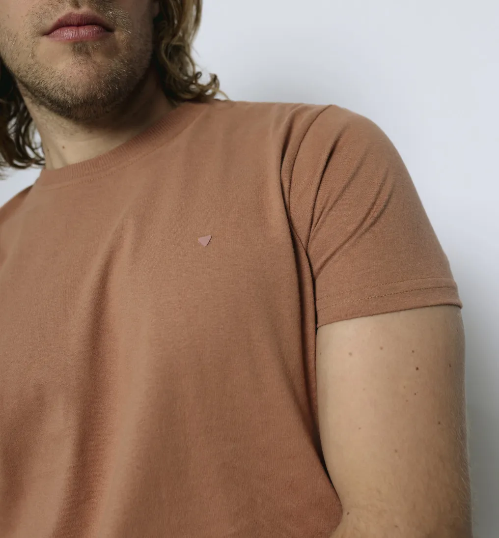 REMERA LIBERATO REGULAR FIT MARRON