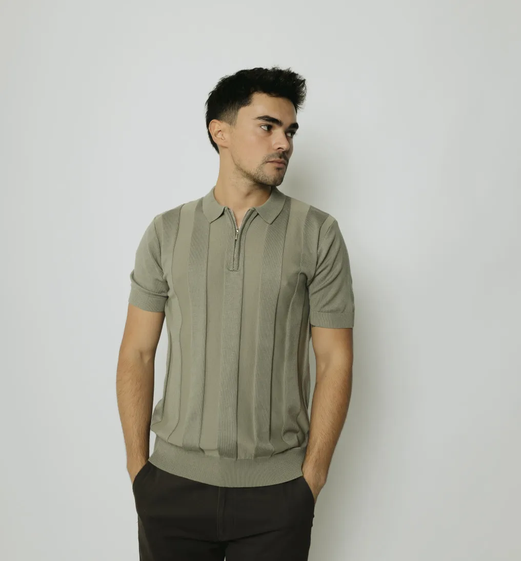 REMERA POLO LIBERATO DE HILO CON CIERRE VERDE