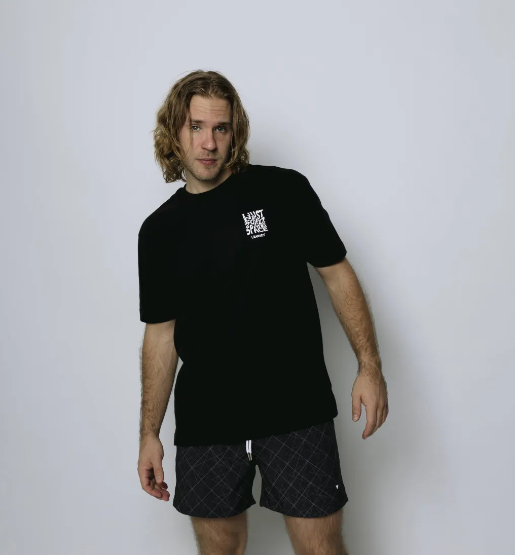 REMERA LIBERATO OVERSIZE NEGRA LEAVE ME ALONE