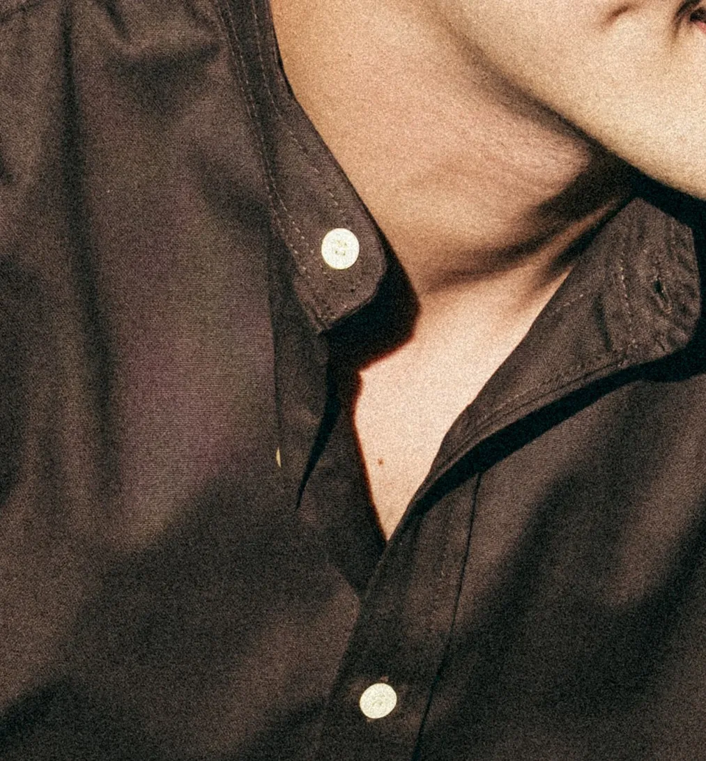 CAMISA LIBERATO BASICS CUELLO MAO MANGAS LARGAS MARRON