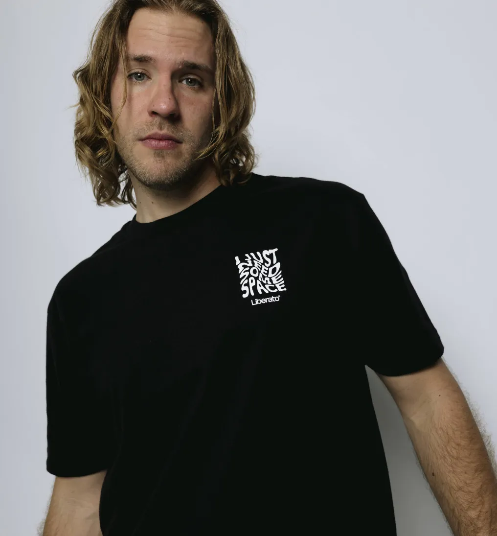 REMERA LIBERATO OVERSIZE NEGRA LEAVE ME ALONE