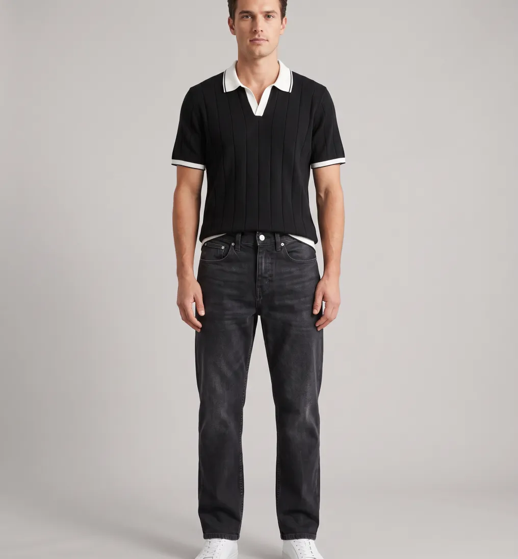 REMERA ABERCROMBIE JOHNNY COLLAR NEGRA CON BLANCO