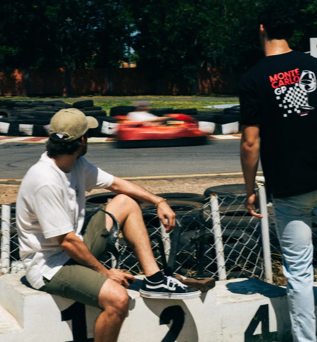 REMERA LIBERATO OVERSIZE NEGRA MONTE CARLOS GP