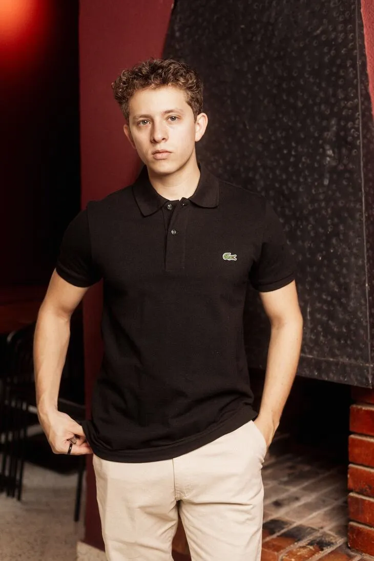 REMERA CUELLO POLO LACOSTE NEGRA