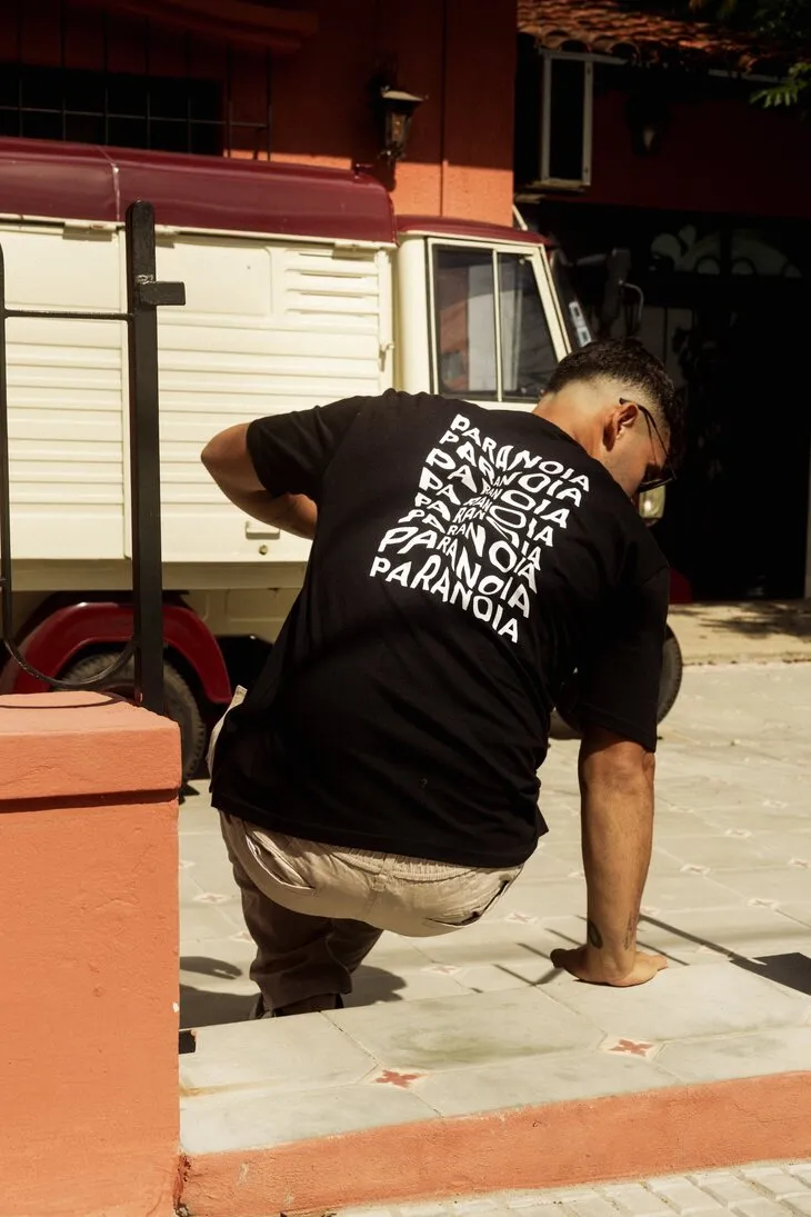 REMERA OVERSIZE PREMIUM 250 GSM LIBERATO BASICS OVERSIZE NEGRA PARANOIA
