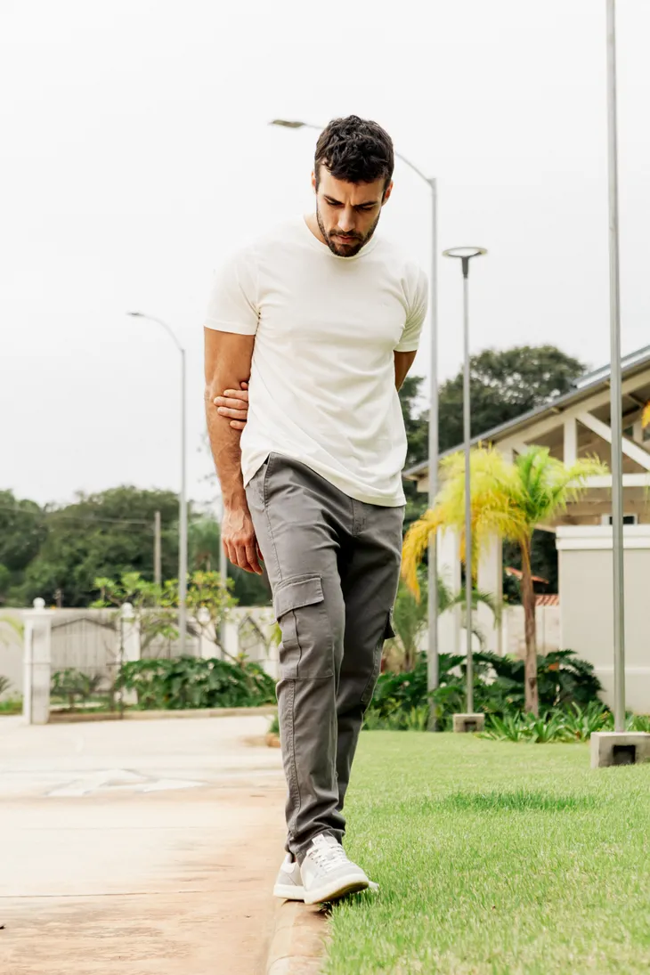 REMERA LIBERATO BASICS REGULAR FIT MARFIL