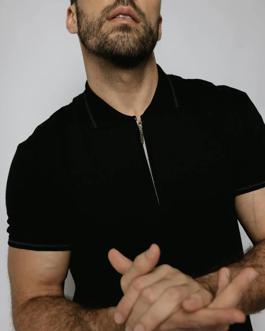 REMERA LIBERATO BASICS POLO CON CIERRE NEGRA