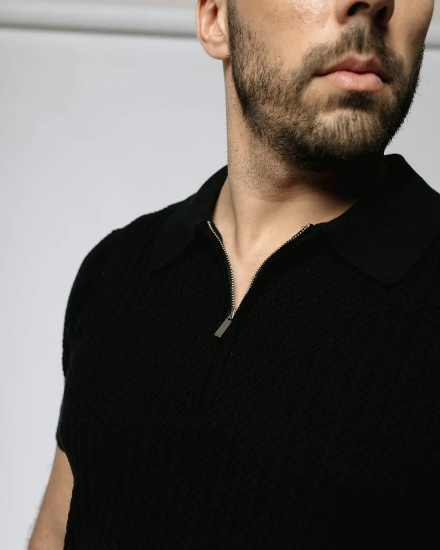 REMERA LIBERATO BASICS POLO CON CIERRE NEGRA