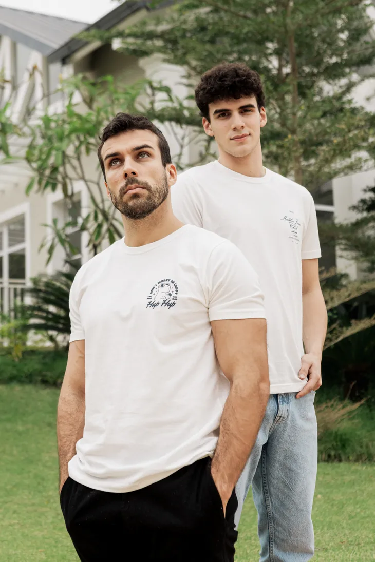 REMERA LIBERATO BASICS REGULAR FIT  MARFIL MALIBU JUICE CLUB