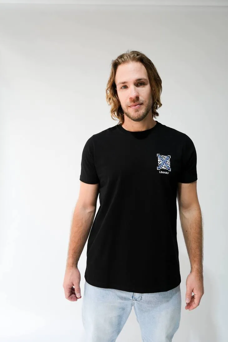 REMERA LIBERATO PREMIUM 250GSM REGULAR FIT NEGRA FRAME OF CHAOS